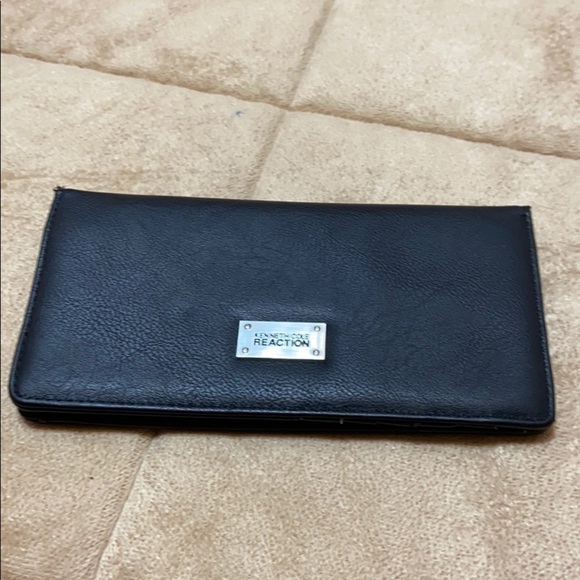 Kenneth Cole Reaction Black Wallet - Picture 2 of 8